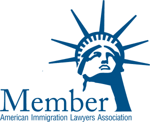 Logotipo de la Asociación Americana de Abogados de Inmigración. 