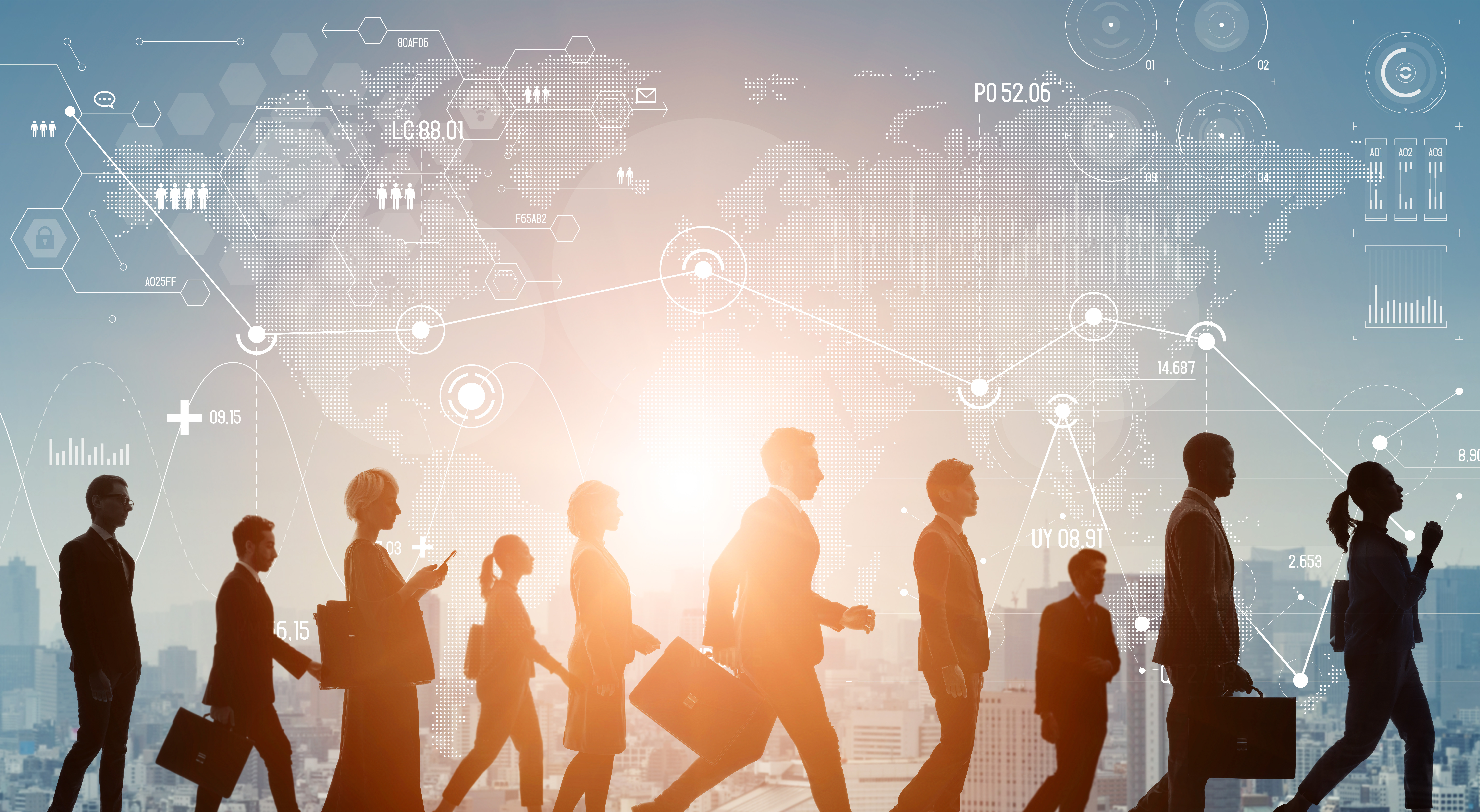 Profesjonaliści biznesowi spacerujący w środowisku miejskim